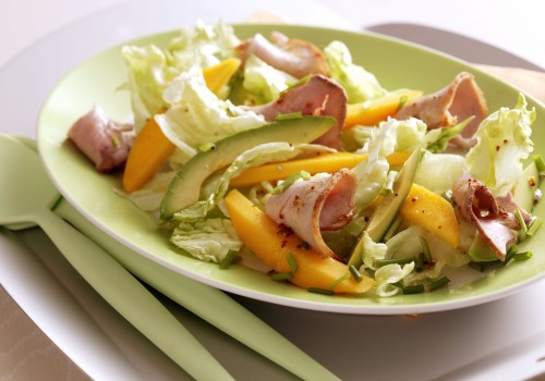 Salade-met-kalfsrollade-avocado-en-mango